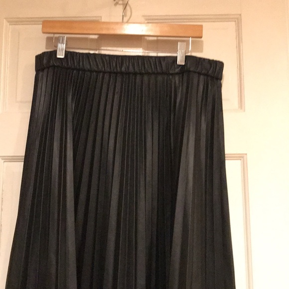 House of Harlow Vegan Leather Skirt - Picture 2 of 4